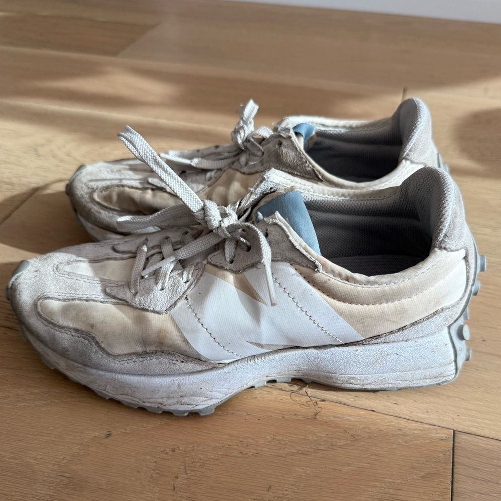 New Balance 327 Beige / White Sneakers — Size 7.5